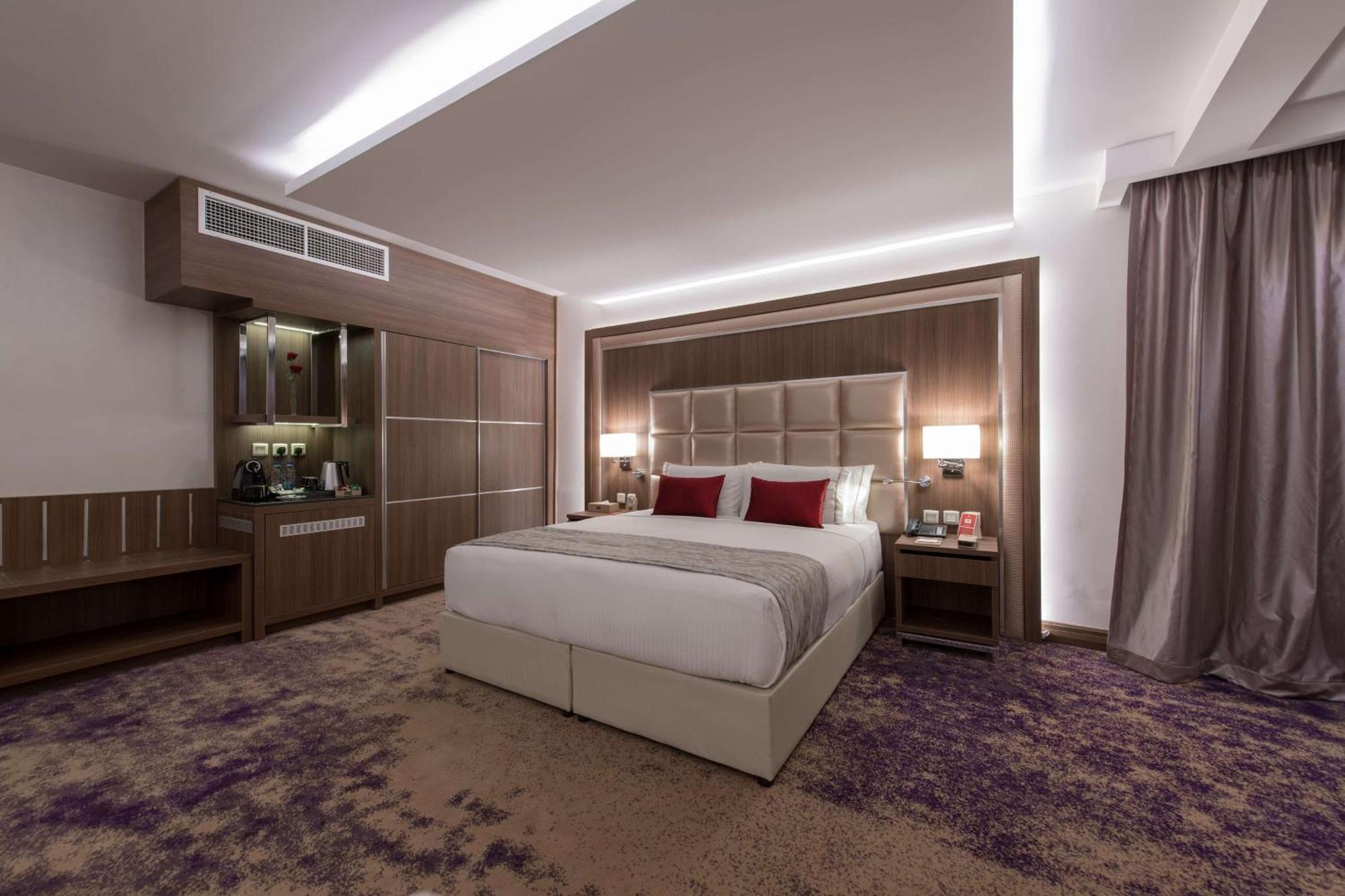 Hotel Ramada By Wyndham Continental Djeddah Extérieur photo