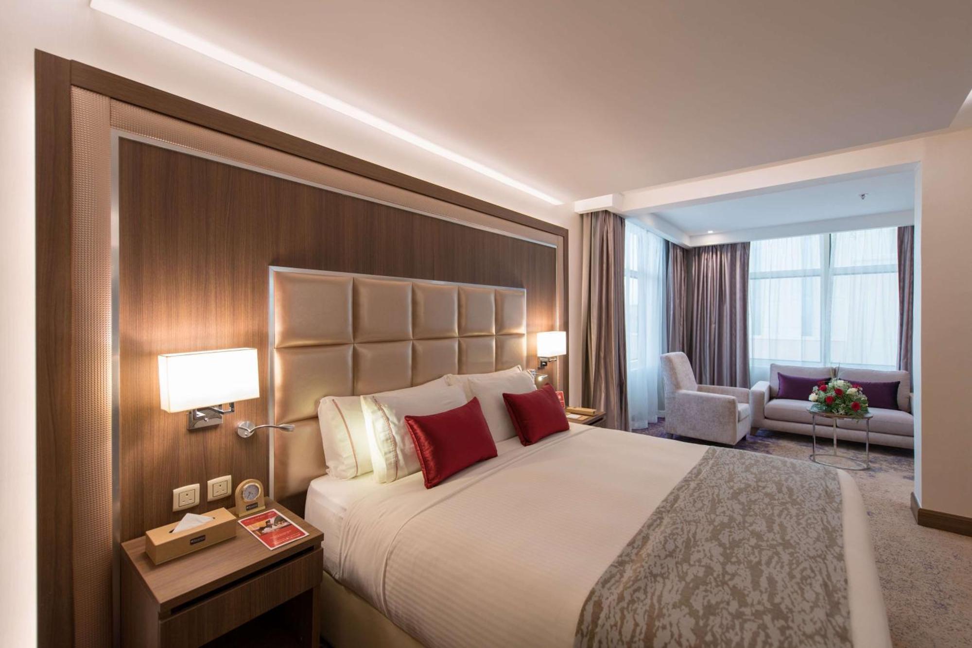 Hotel Ramada By Wyndham Continental Djeddah Extérieur photo