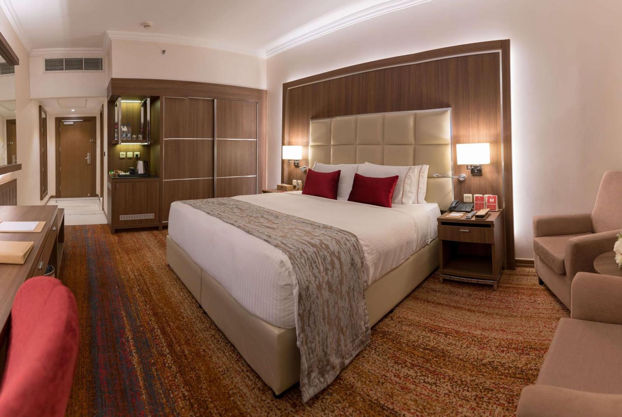 Hotel Ramada By Wyndham Continental Djeddah Extérieur photo