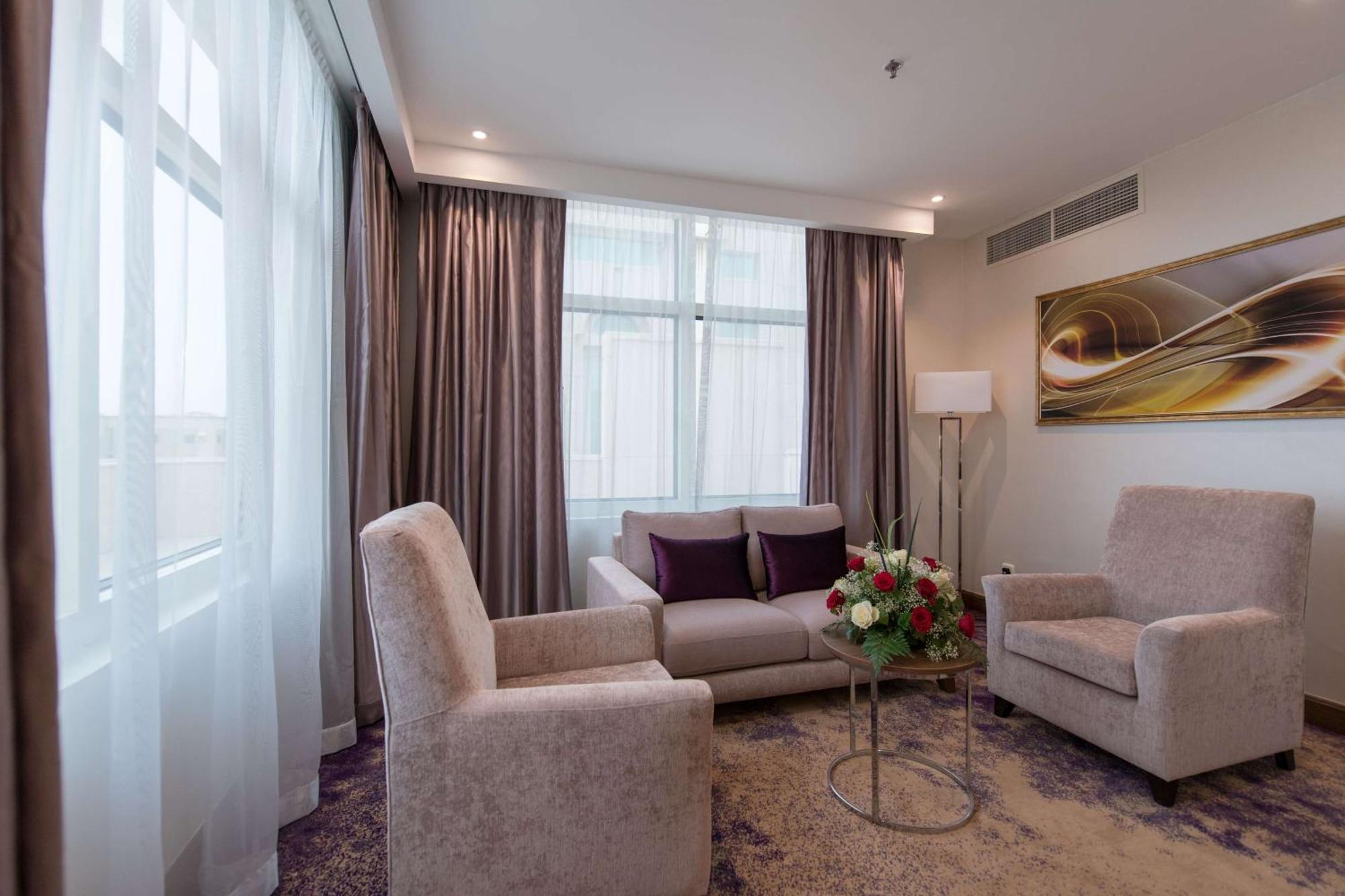 Hotel Ramada By Wyndham Continental Djeddah Extérieur photo