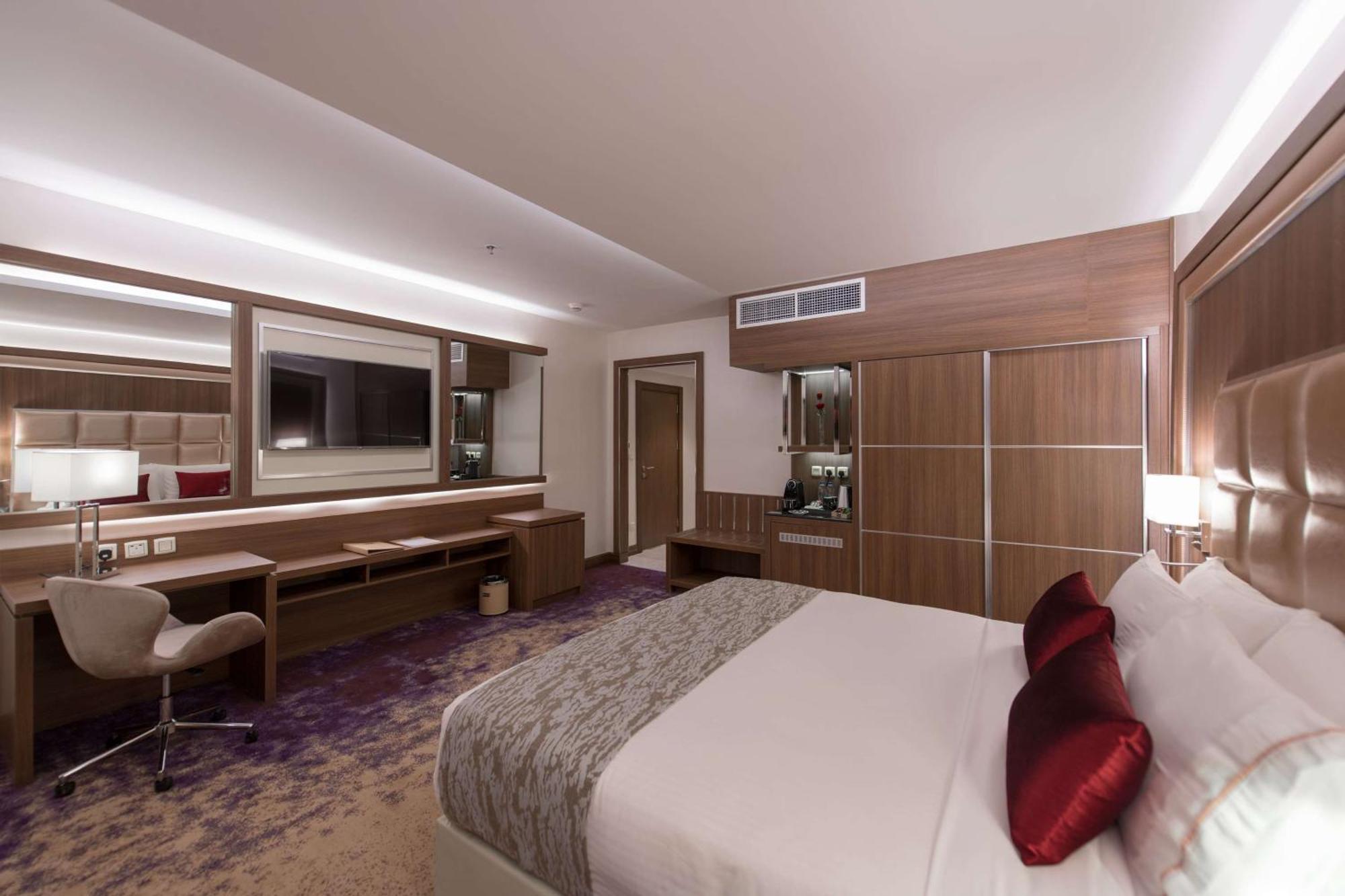 Hotel Ramada By Wyndham Continental Djeddah Extérieur photo