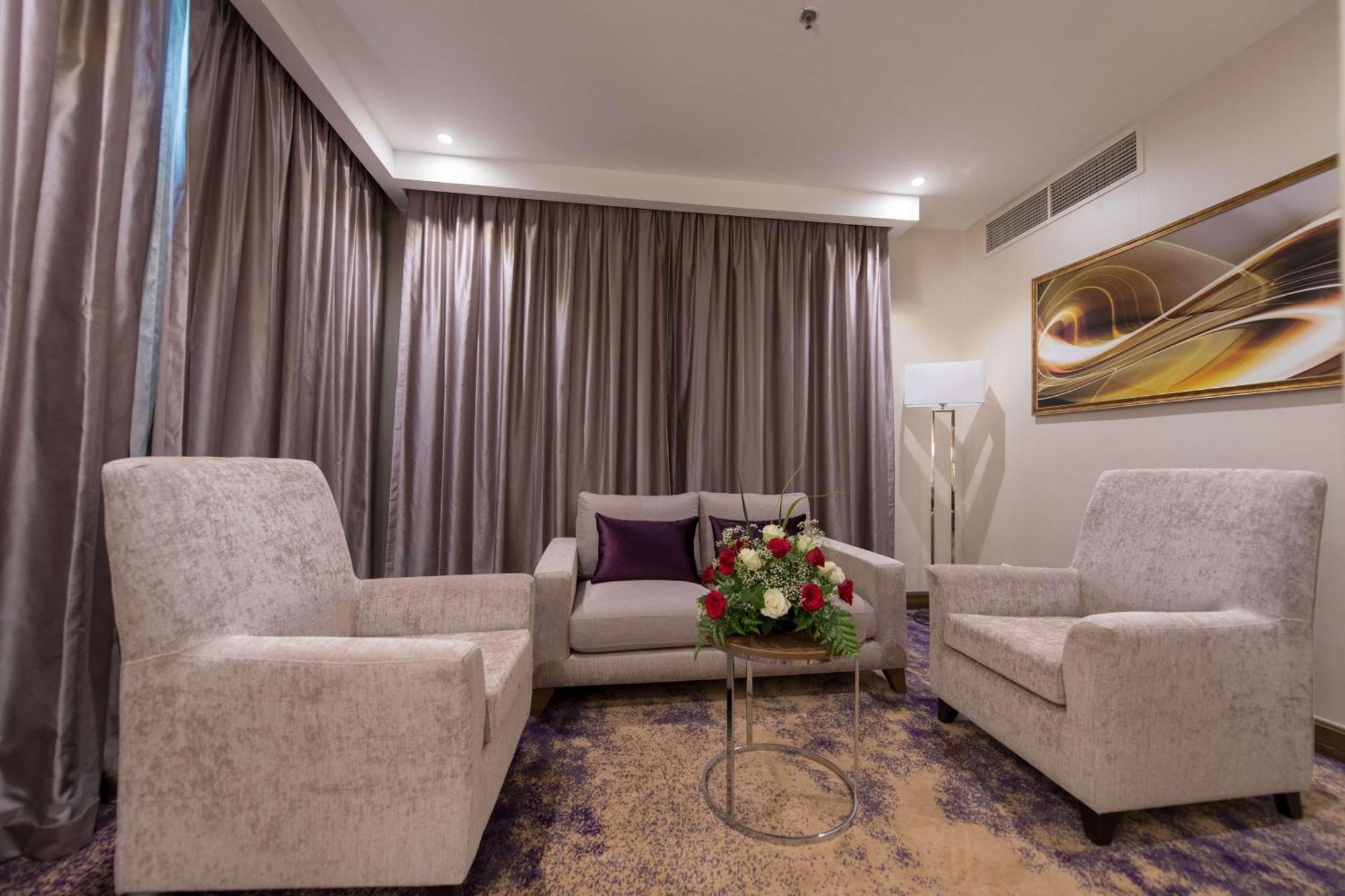 Hotel Ramada By Wyndham Continental Djeddah Extérieur photo
