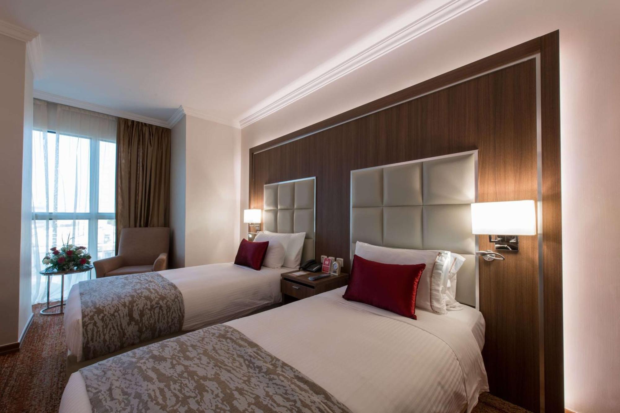 Hotel Ramada By Wyndham Continental Djeddah Extérieur photo