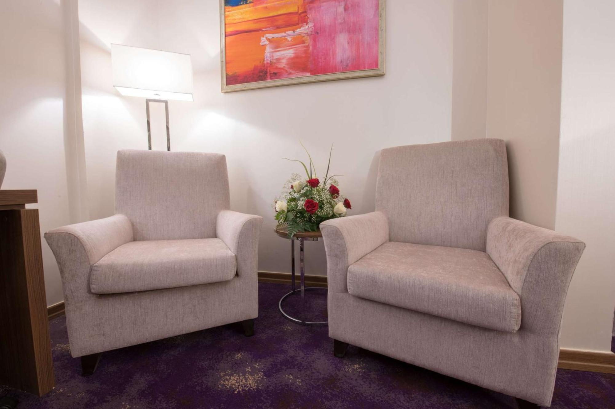 Hotel Ramada By Wyndham Continental Djeddah Extérieur photo