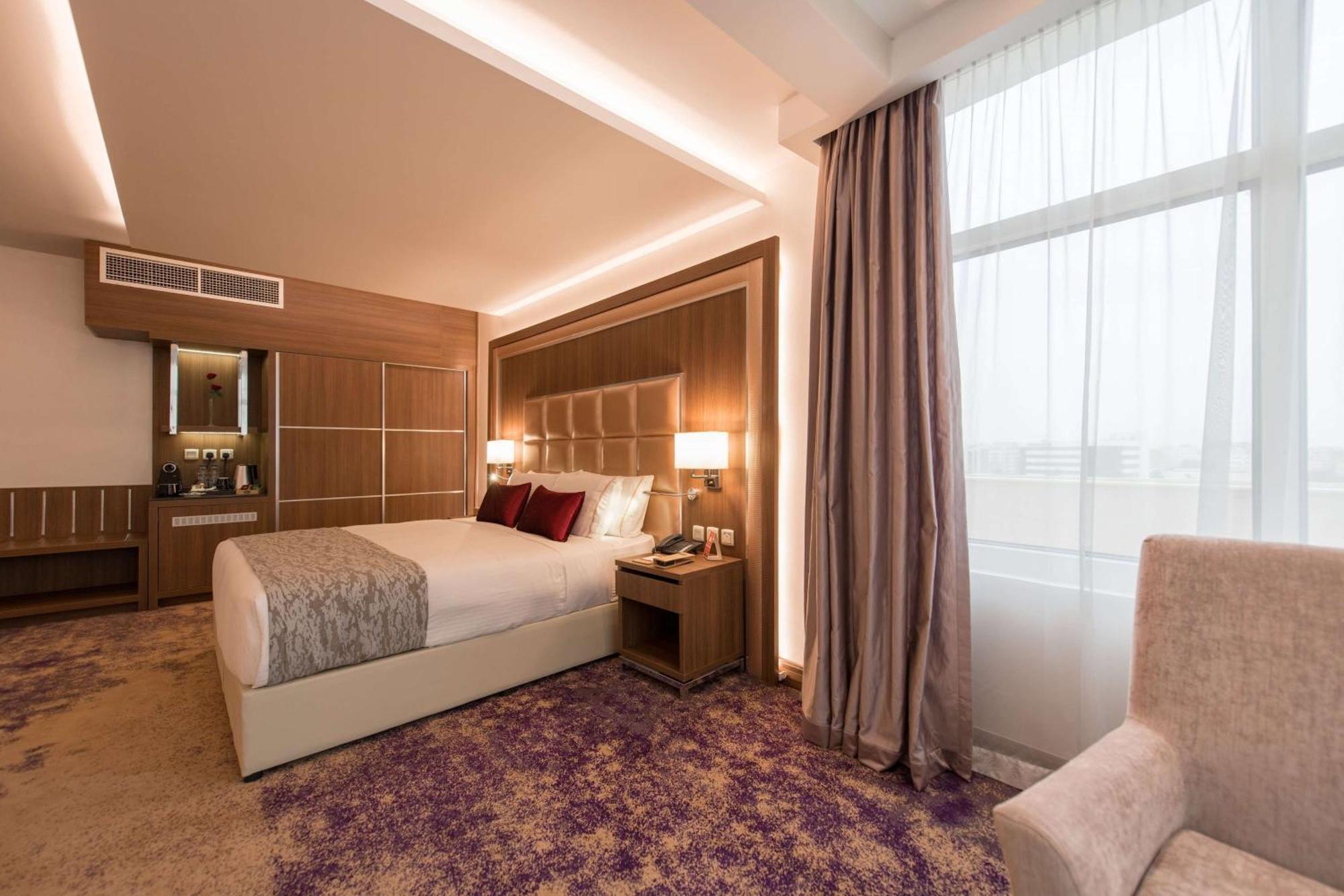 Hotel Ramada By Wyndham Continental Djeddah Extérieur photo