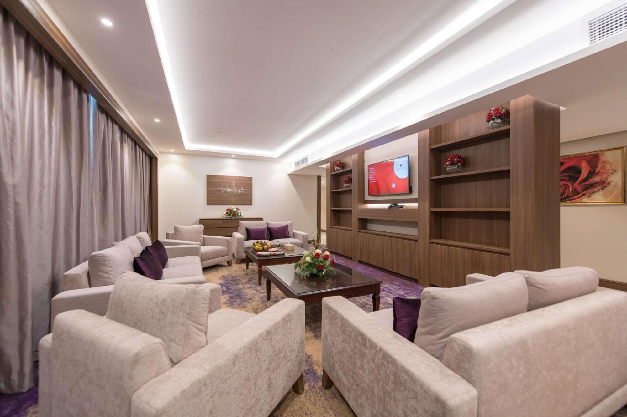Hotel Ramada By Wyndham Continental Djeddah Extérieur photo