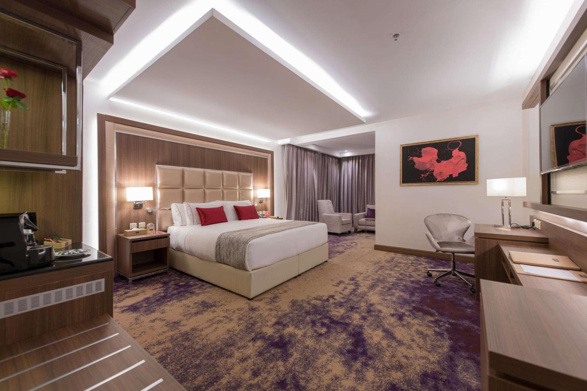 Hotel Ramada By Wyndham Continental Djeddah Extérieur photo