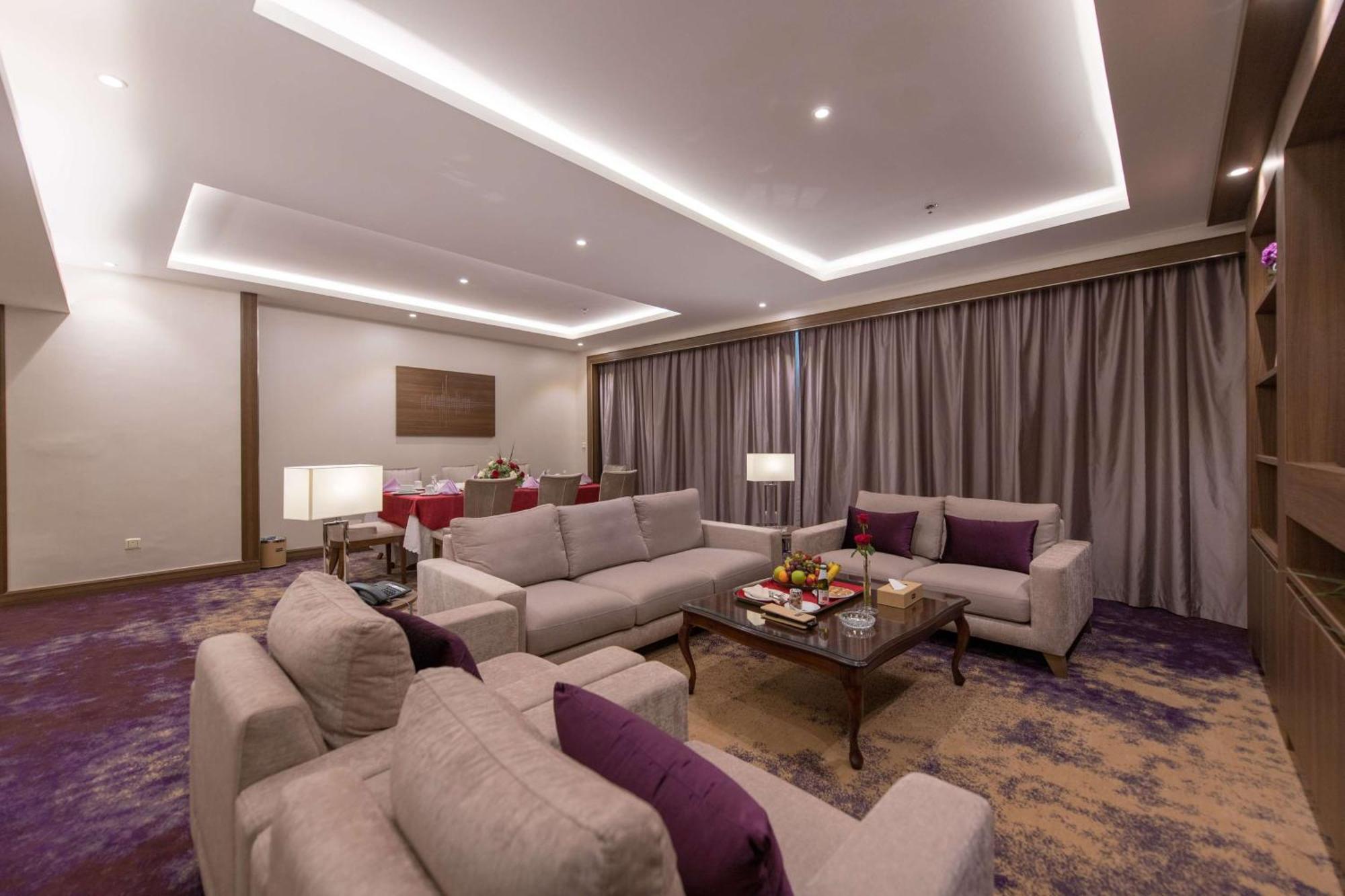 Hotel Ramada By Wyndham Continental Djeddah Extérieur photo