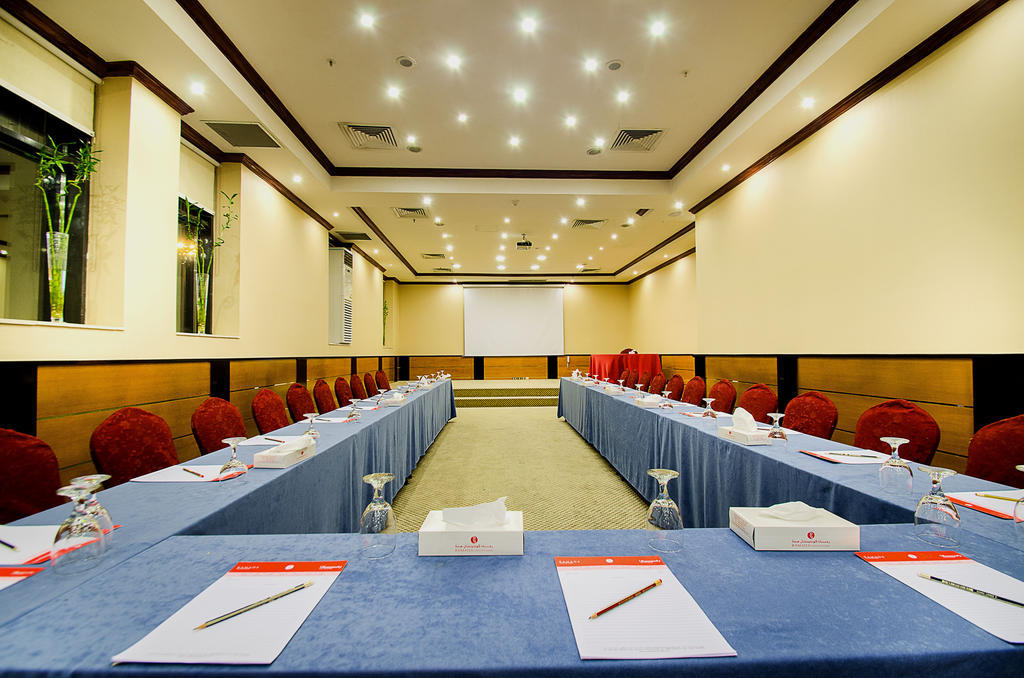 Hotel Ramada By Wyndham Continental Djeddah Extérieur photo