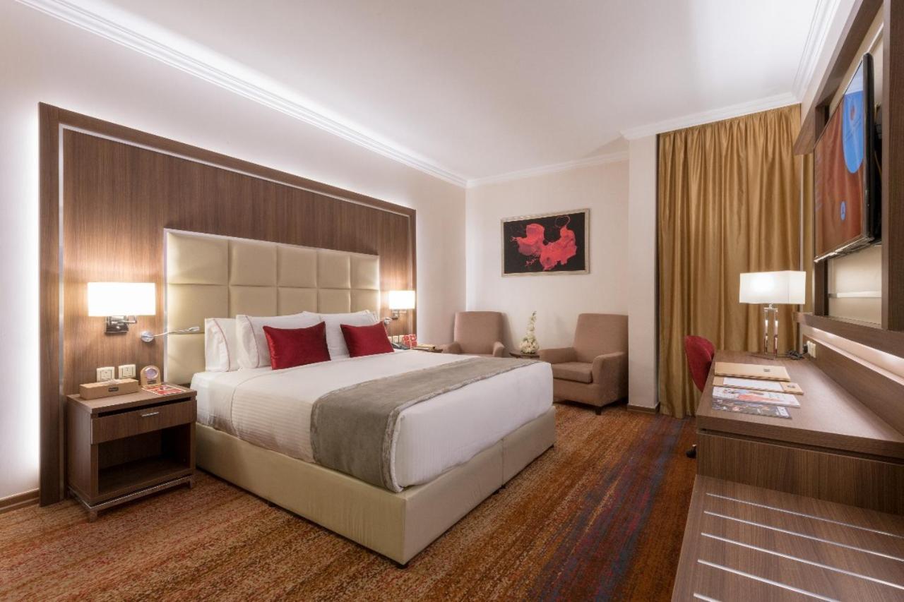 Hotel Ramada By Wyndham Continental Djeddah Extérieur photo