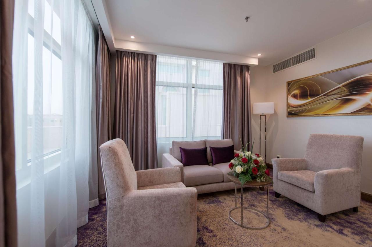Hotel Ramada By Wyndham Continental Djeddah Extérieur photo